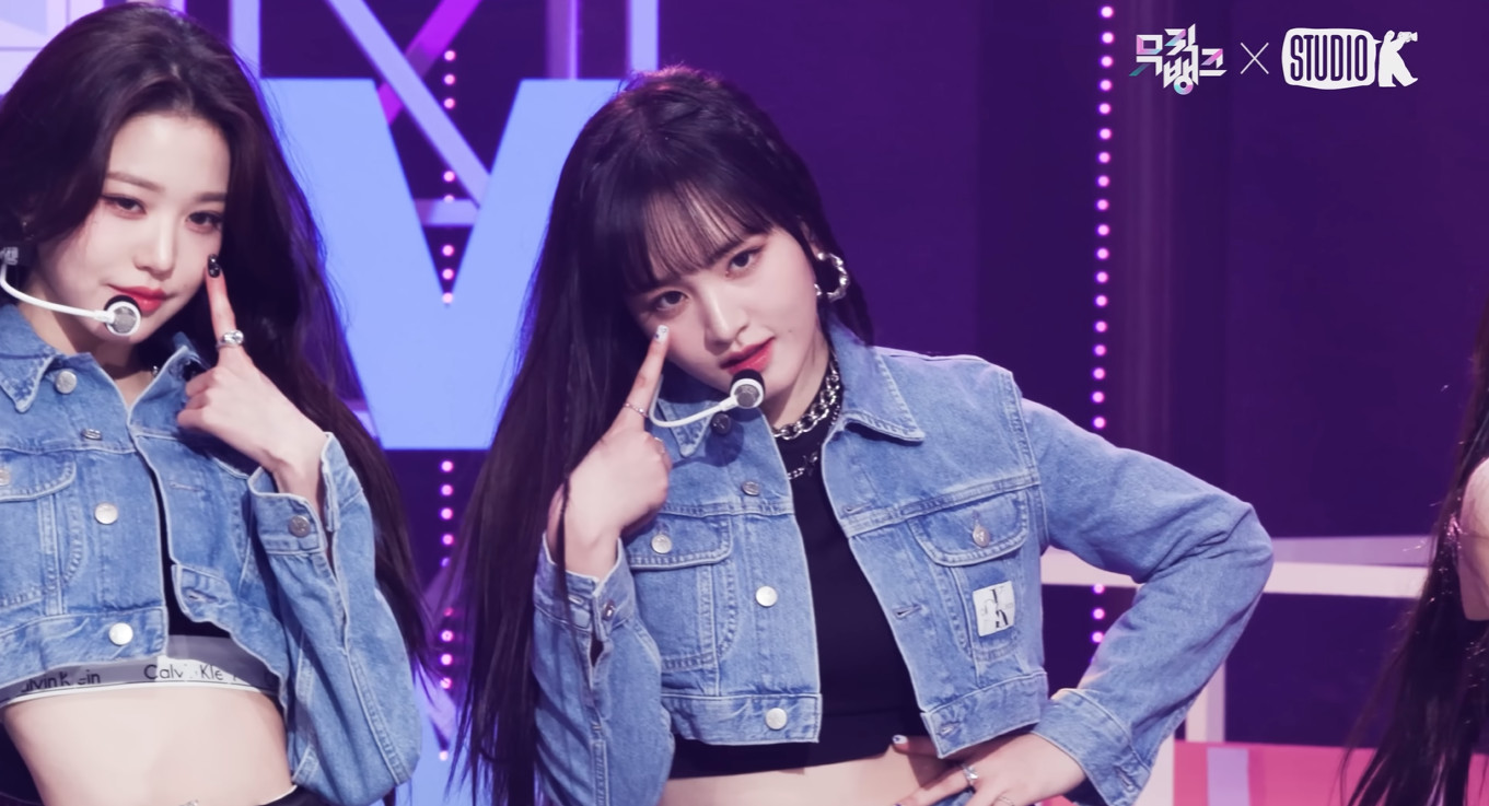 아이브 리즈 wearing PB030E